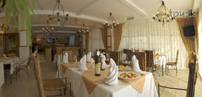 Фото отеля Таврія 3* Ялта Крим бари та ресторани