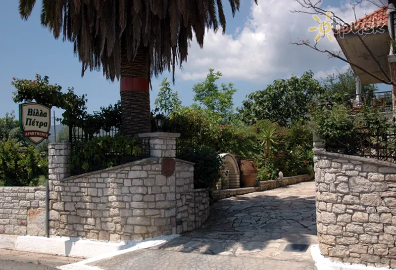 Фото отеля Villa Petra 2* Peloponesas Graikija išorė ir baseinai