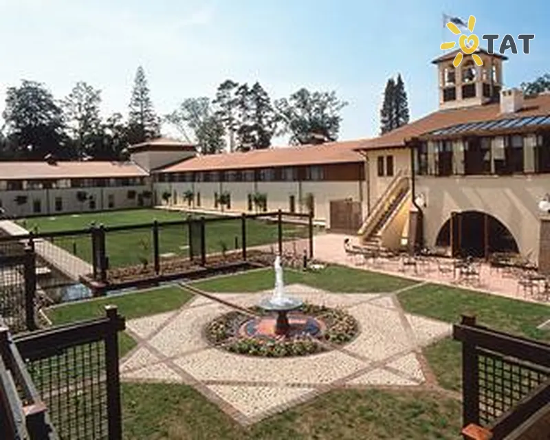 Фото отеля Europa Gatwick 2* Лондон Великобританія екстер'єр та басейни