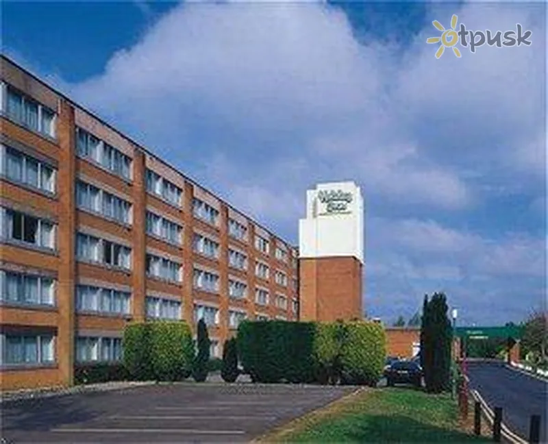 Фото отеля Holiday Inn Gatwick 3* Лондон Великобританія екстер'єр та басейни