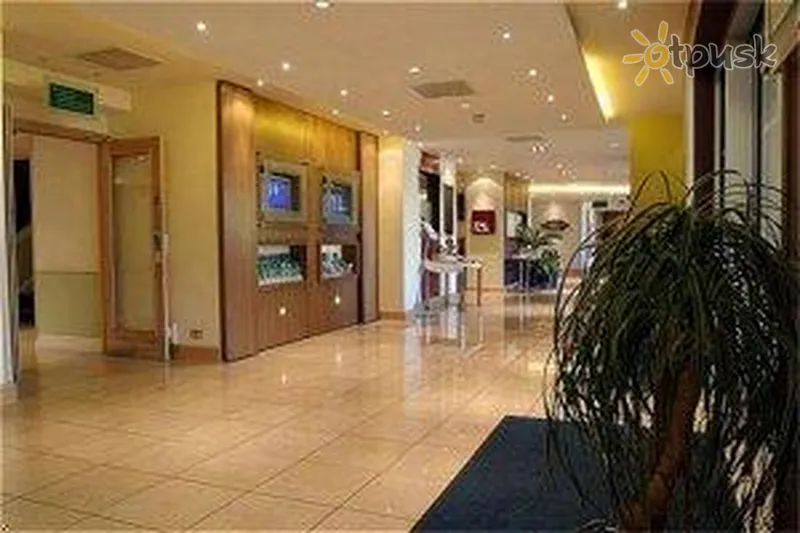 Фото отеля Holiday Inn Gatwick 3* Лондон Великобритания лобби и интерьер