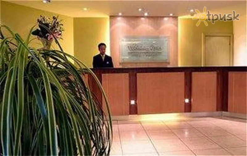 Фото отеля Holiday Inn Gatwick 3* Лондон Великобритания лобби и интерьер