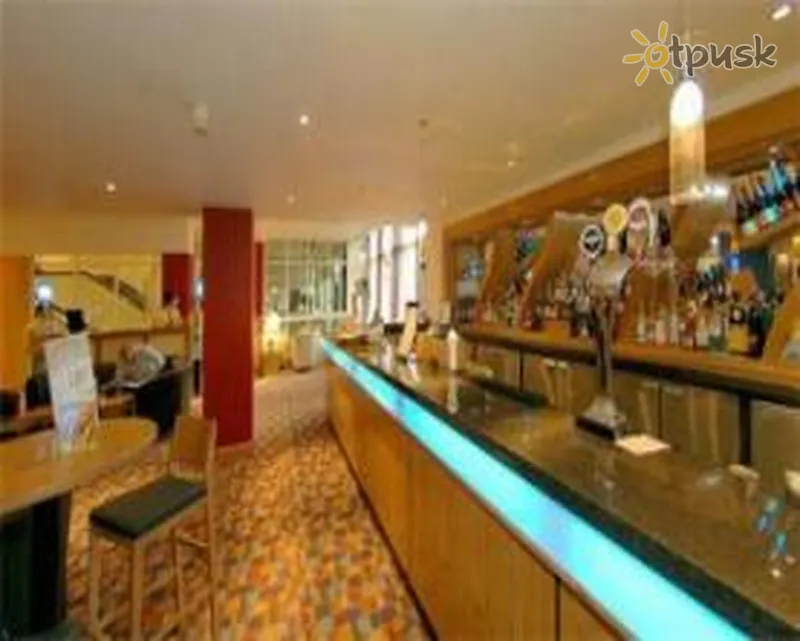 Фото отеля Hilton Gatwick 4* Лондон Великобритания бары и рестораны