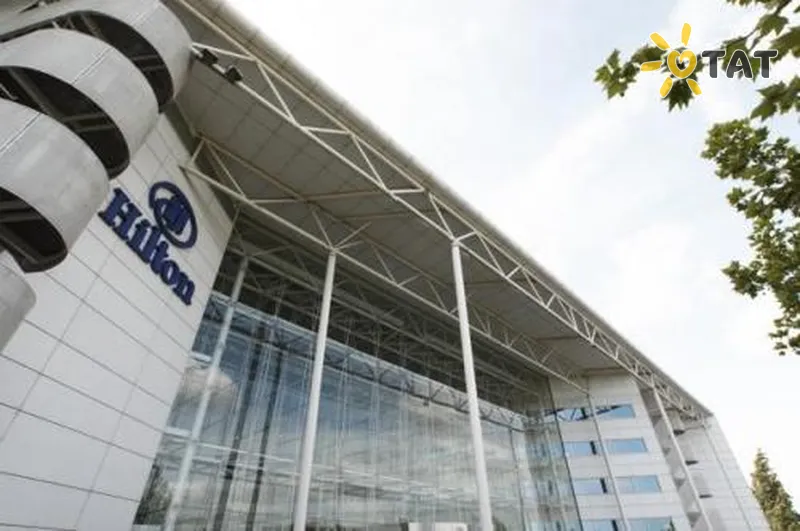 Фото отеля Hilton London Heathrow 3* Лондон Великобританія екстер'єр та басейни