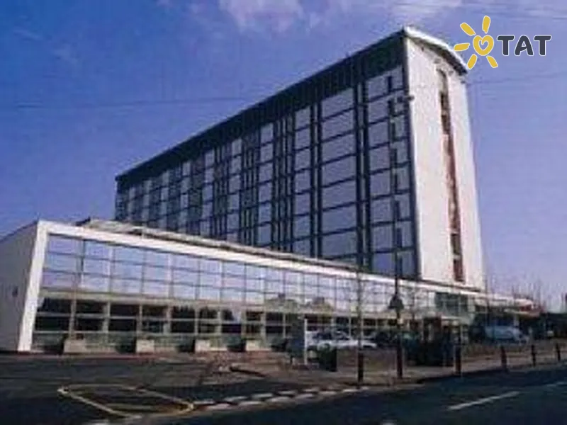 Фото отеля St Giles Heathrow 3* Лондон Великобританія екстер'єр та басейни
