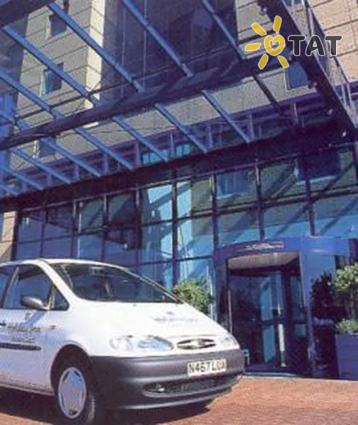 Фото отеля Holiday Inn Brent Cross 4* Лондон Великобританія екстер'єр та басейни