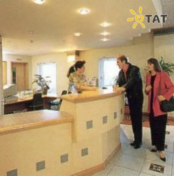 Фото отеля Holiday Inn Brent Cross 4* Лондон Великобританія лобі та інтер'єр