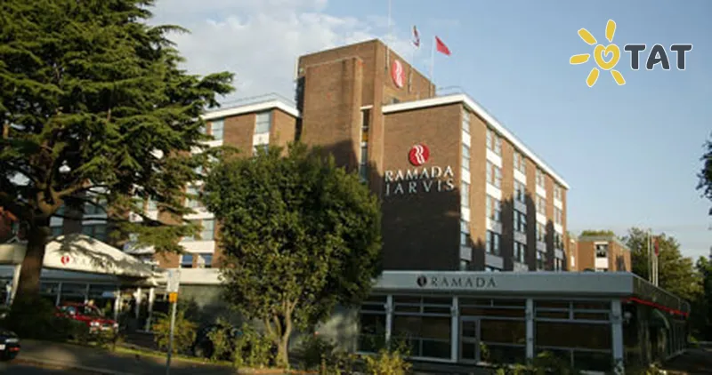 Фото отеля DoubleTree by Hilton London Ealing 4* Лондон Великобританія екстер'єр та басейни