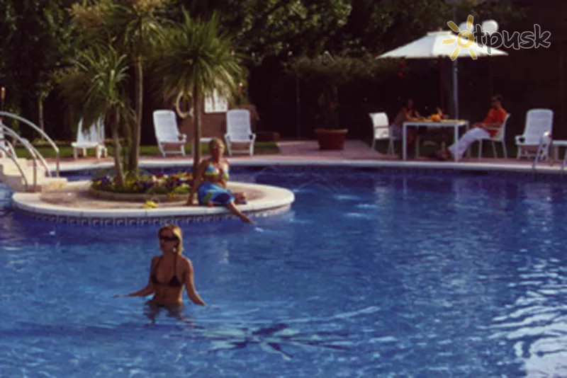 Фото отеля Ampuria Inn 3* Жирона Іспанія екстер'єр та басейни