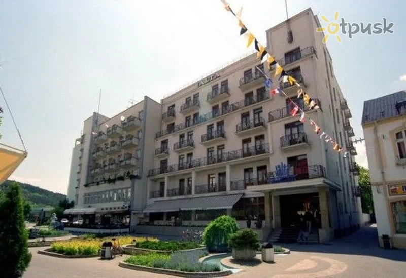Фото отеля Jalta & Dependances Hotel 2* Piestany Slovākija ārpuse un baseini
