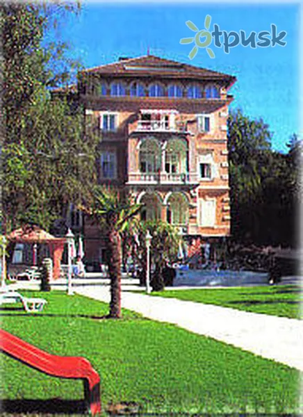 Фото отеля Seehotel Werzer Astoria 4* Пертчах Австрия экстерьер и бассейны