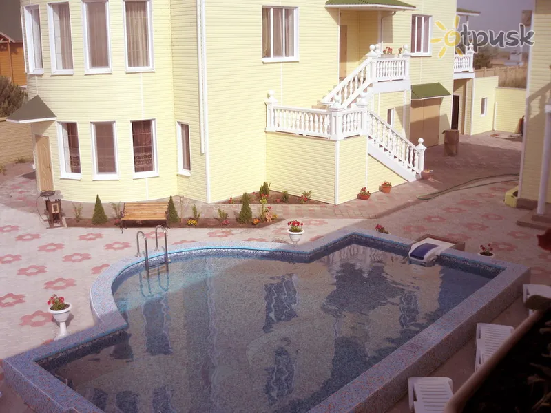 Фото отеля Вілла Артур 3* Маріуполь Україна екстер'єр та басейни