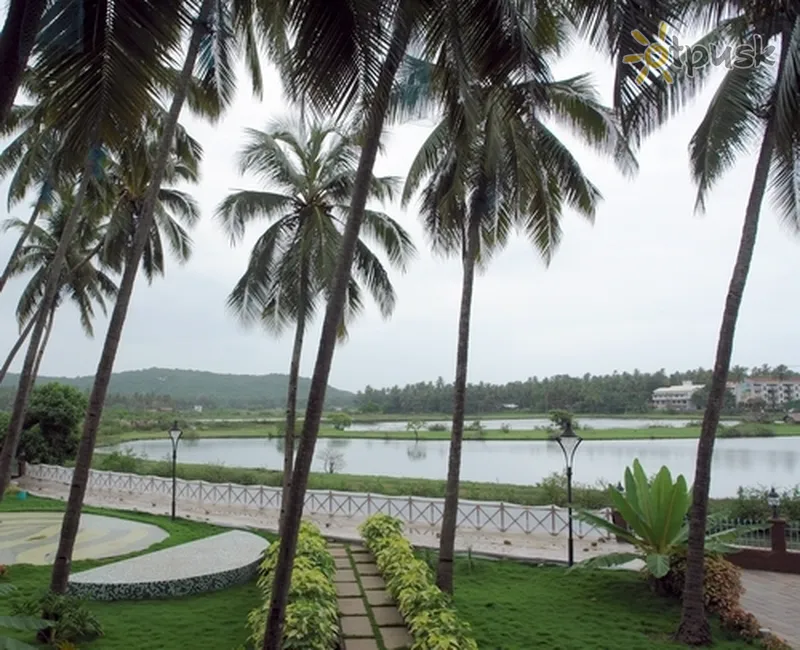 Фото отеля Lazy Lagoon Baga A Lemon Tree Resort Goa 4* Северный Гоа Индия экстерьер и бассейны