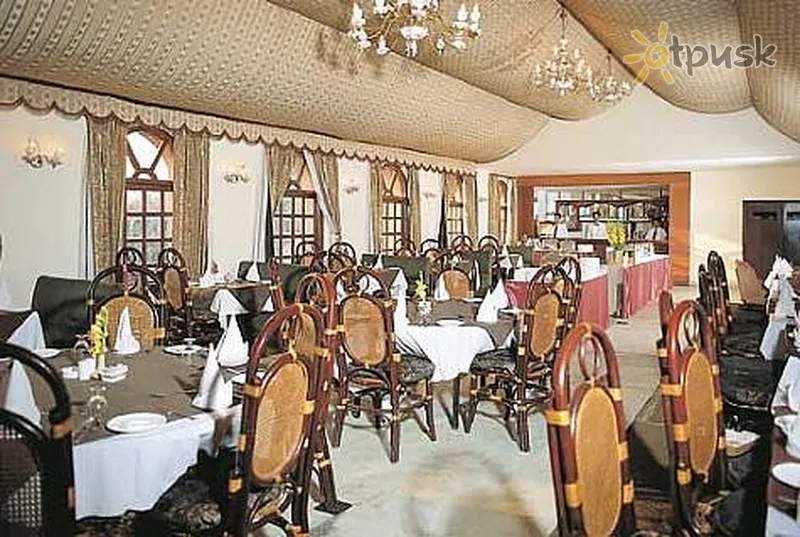 Фото отеля Ashok Country 4* Делі Індія бари та ресторани