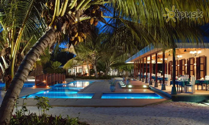 Фото отеля Four Seasons Resort Seychelles at Desroches Island 5* о. Дерош Сейшельские о-ва экстерьер и бассейны