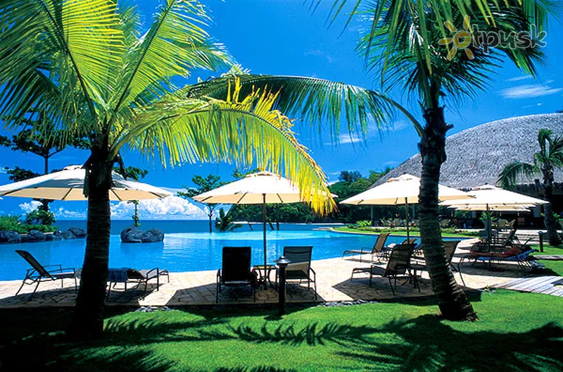 Фото отеля Radisson Plaza Resort Tahiti 5* о. Таити Французская Полинезия экстерьер и бассейны