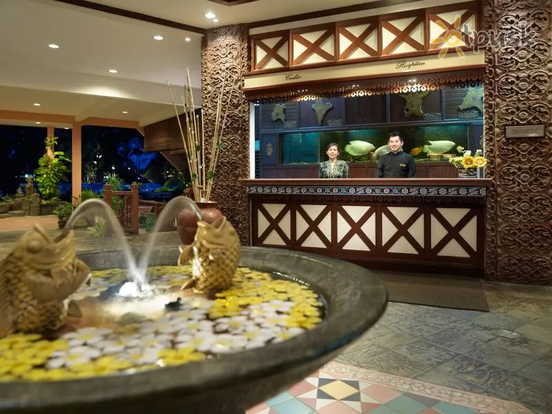 Фото отеля Holiday Villa Beach Resort 4* Чератинг Малайзия лобби и интерьер