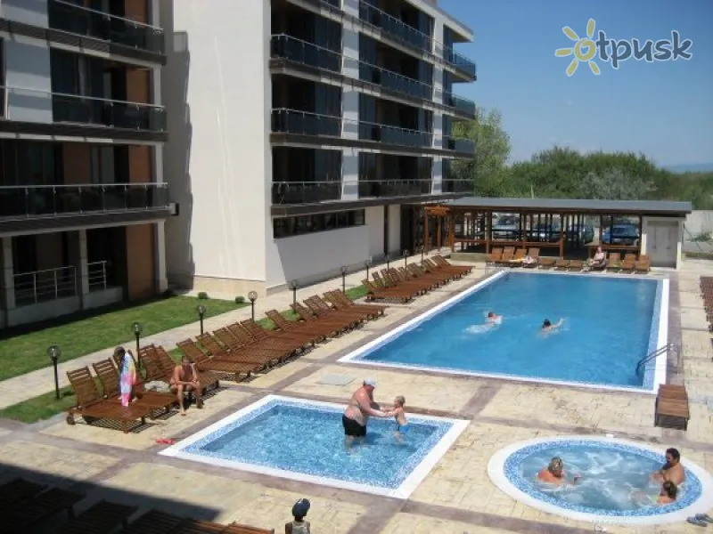 Фото отеля Pomorie Bay Apartments & Spa 3* Pomorie Bulgārija ārpuse un baseini