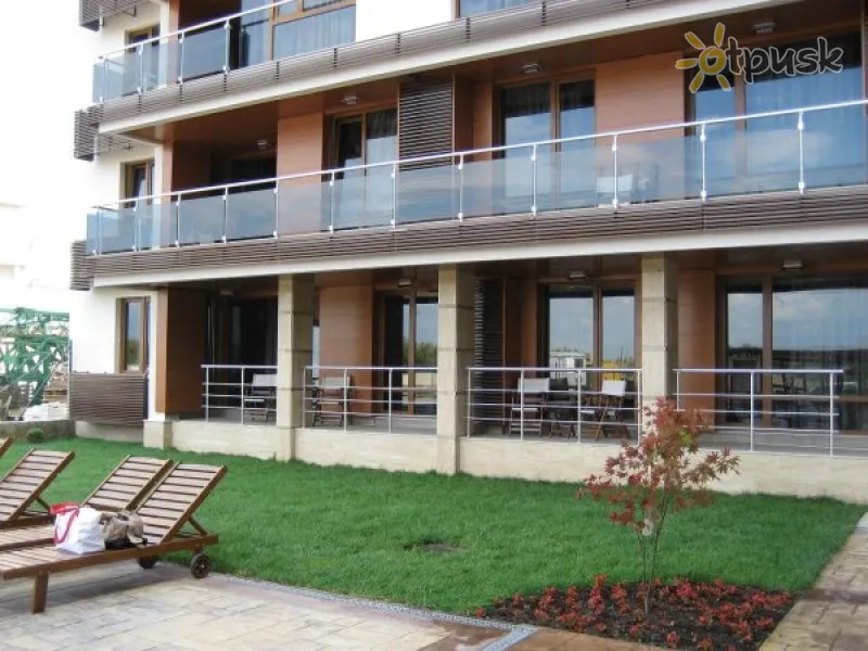 Фото отеля Pomorie Bay Apartments & Spa 3* Pomorie Bulgārija ārpuse un baseini