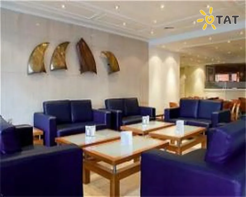 Фото отеля Holiday Inn Lisbon 4* Лиссабон Португалия лобби и интерьер