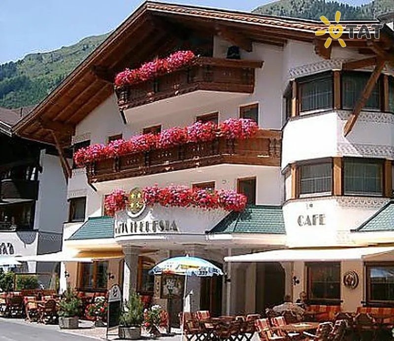 Фото отеля Garni Maria Theresia 4* Ішгль Австрія екстер'єр та басейни