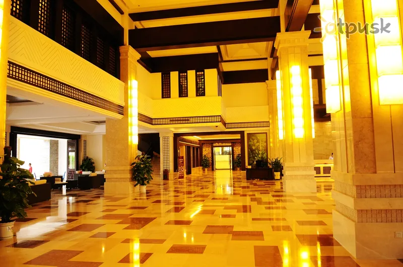 Фото отеля Shengyi Holiday Villa Hotel & Suites Sanya 5* о. Хайнань Китай лобі та інтер'єр