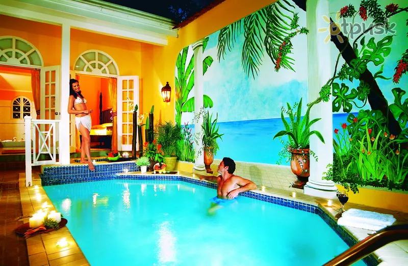 Фото отеля Sandals Grande Ocho Rios Beach & Villa Resort 5* Ocho Riosas Jamaika išorė ir baseinai
