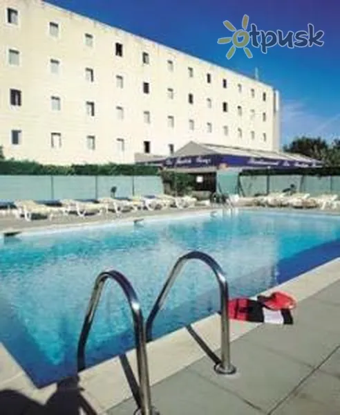 Фото отеля Kyriad Hotel Cannes Mandelieu 2* Kannas Francija ārpuse un baseini