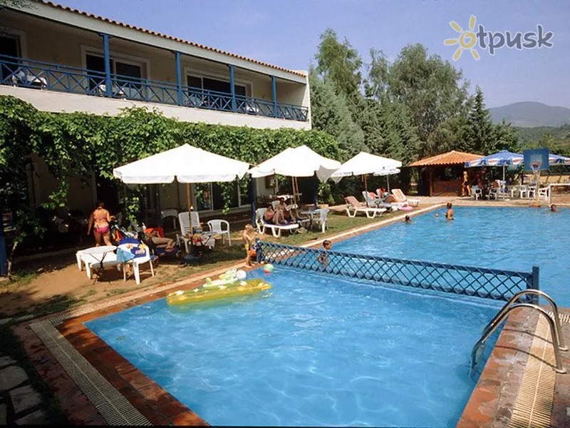 Фото отеля Trypiti Hotel Bungalows 3* Tasas Graikija išorė ir baseinai
