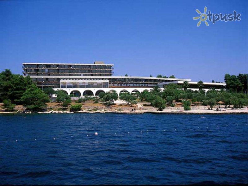 Фото отеля Arkada Sunny Hotel by Valamar 2* о. Хвар Хорватия экстерьер и бассейны