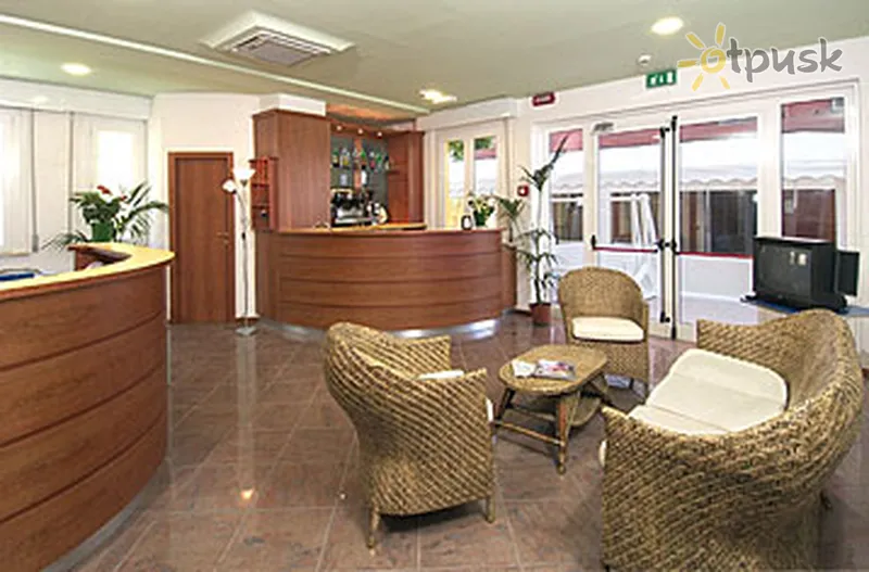 Фото отеля Carnaby 3* Rimini Itālija vestibils un interjers