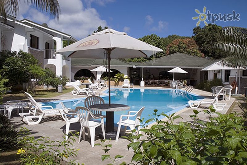 Фото отеля Sun Properties & Resort Hotel 3* о. Маэ Сейшельские о-ва экстерьер и бассейны