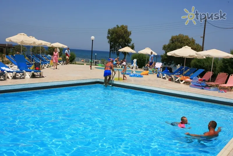 Фото отеля Cretan Filoxenia Beach Hotel 3* о. Крит – Іракліон Греція екстер'єр та басейни