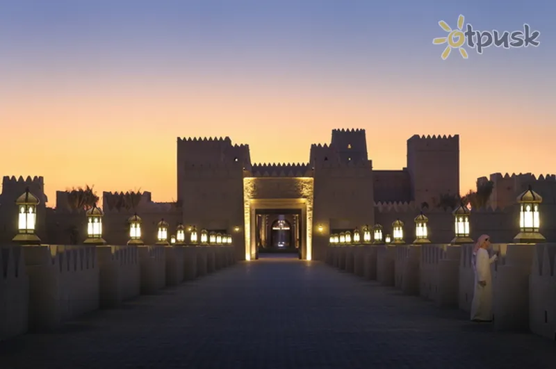 Фото отеля Qasr Al Sarab Desert Resort by Anantara 5* Абу Даби ОАЭ экстерьер и бассейны