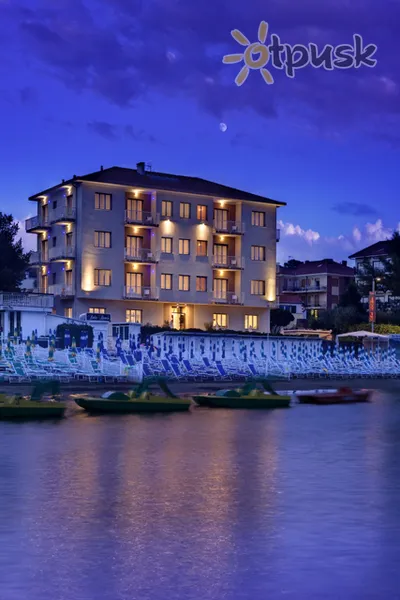 Фото отеля Hotel La Baia 3* Діано Маріна Італія екстер'єр та басейни