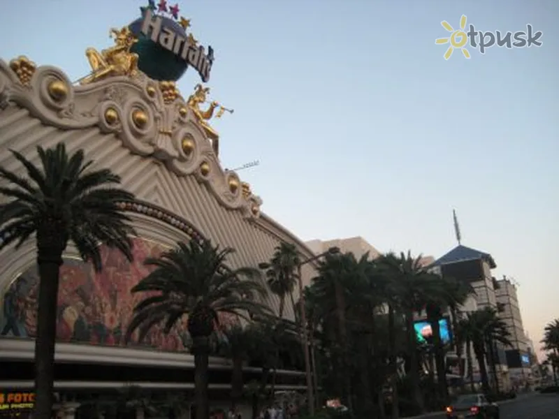 Фото отеля Harrah's Las Vegas Casino & Hotel 4* Лас-Вегас США экстерьер и бассейны