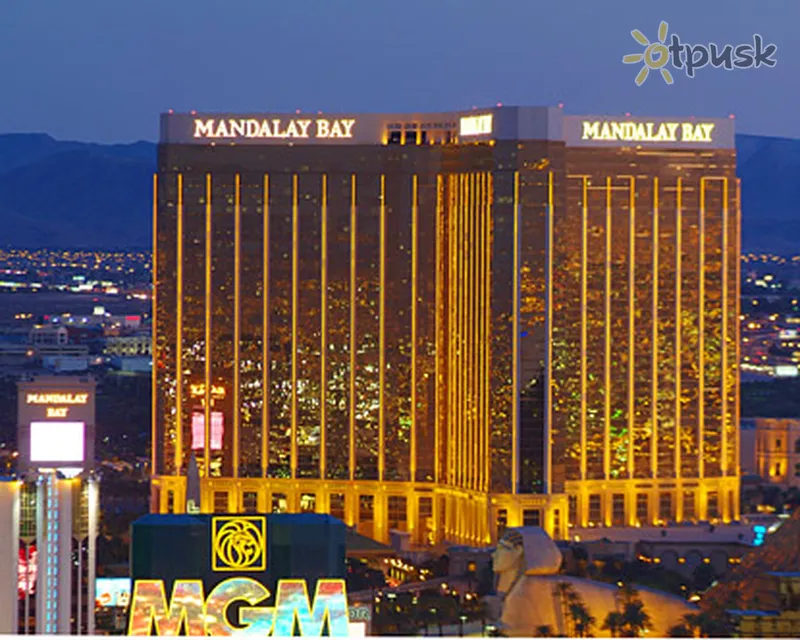 Фото отеля Mandalay Bay Hotel & Casino 5* Лас-Вегас США экстерьер и бассейны