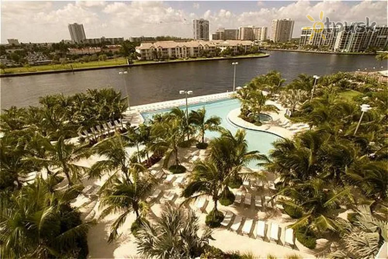 Фото отеля Crowne Plaza Hollywood Beach 3* Majamis JAV išorė ir baseinai