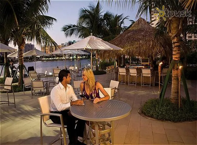 Фото отеля Crowne Plaza Hollywood Beach 3* Майами США экстерьер и бассейны