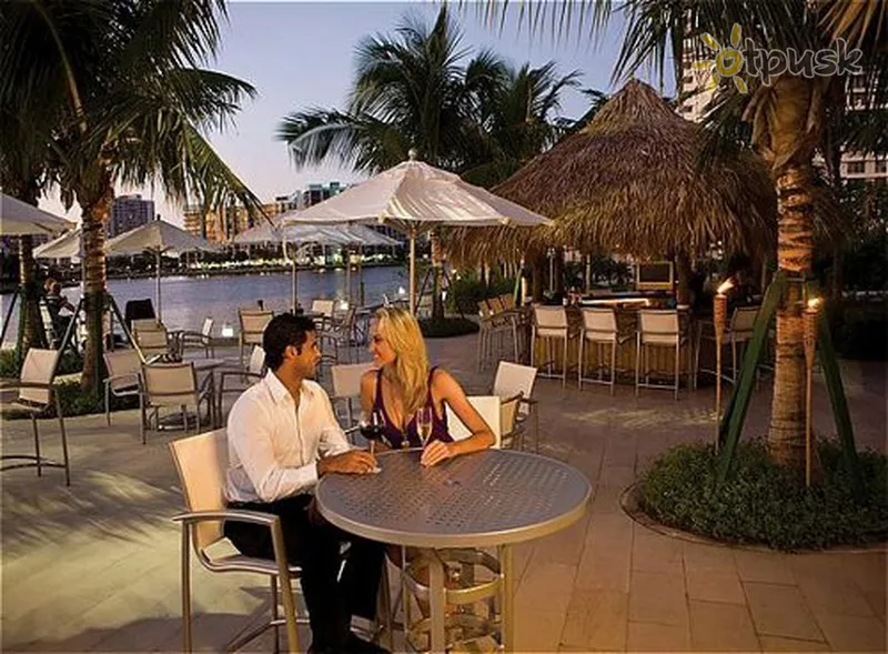 Фото отеля Crowne Plaza Hollywood Beach 3* Majamis JAV išorė ir baseinai