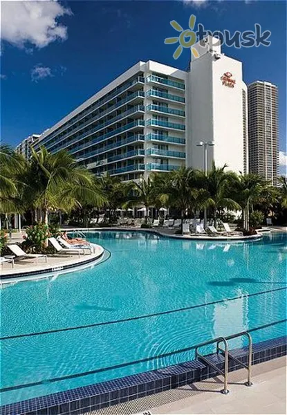 Фото отеля Crowne Plaza Hollywood Beach 3* Майами США экстерьер и бассейны