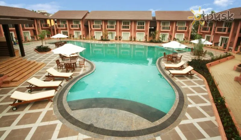 Фото отеля The Golden Crown Hotel & Spa 4* Південний Гоа Індія екстер'єр та басейни