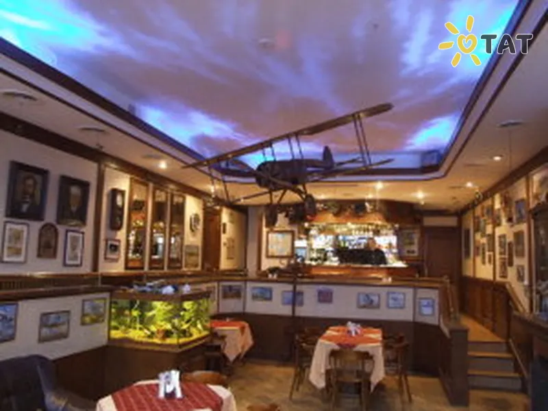 Фото отеля Sky High Hotel 3* Рига Латвія бари та ресторани