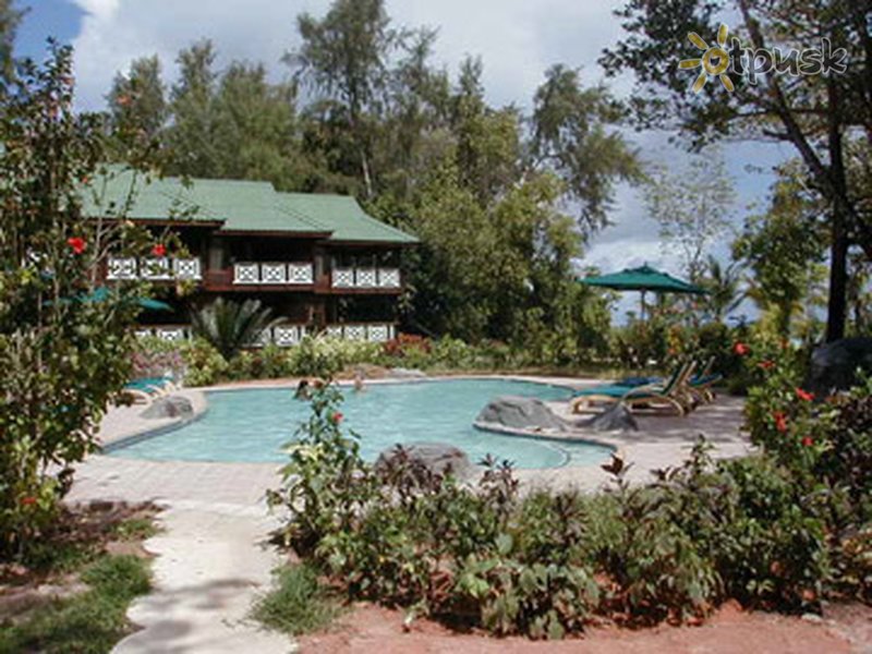 Фото отеля Acajou Beach Resort 4* par. Praslin Seišelu salas ārpuse un baseini