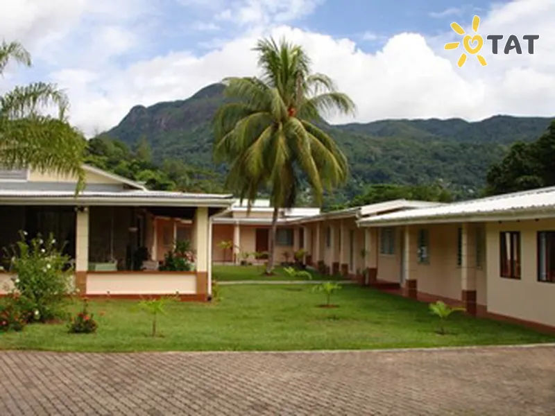 Фото отеля Panorama Guesthouse Beau Vallon 2* par. Mahe Seišelu salas ārpuse un baseini