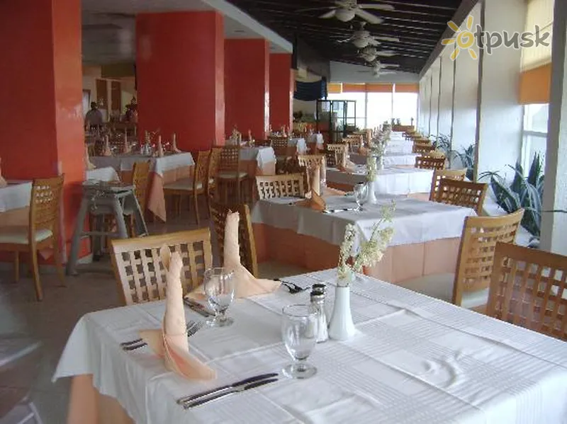 Фото отеля Oleo Cancun Playa 4* Канкун Мексика бари та ресторани