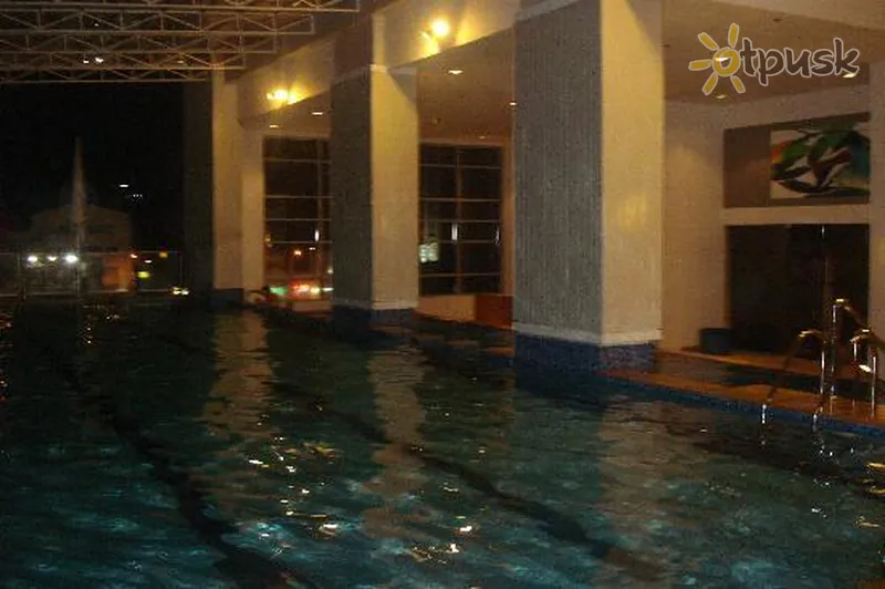 Фото отеля The A Venue Hotel Suites 3* о. Лусон – Манила Филиппины экстерьер и бассейны