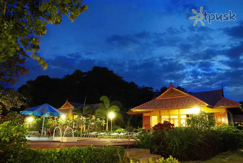Фото отеля PP Erawan Palms Resort 3* о. Пхи-Пхи Таиланд экстерьер и бассейны