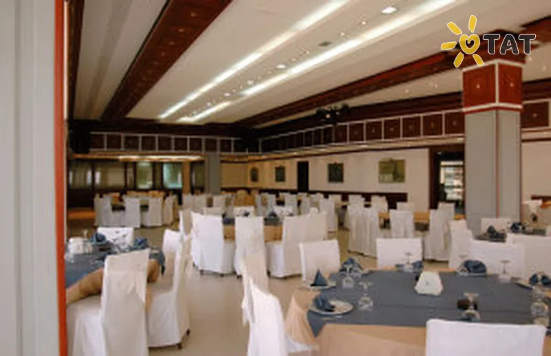 Фото отеля Mediterranee Hotel 3* Бейрут Ліван бари та ресторани