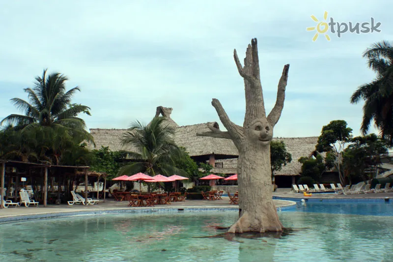 Фото отеля Amatique Bay Resort & Marina 5* Ісабаль Гватемала екстер'єр та басейни